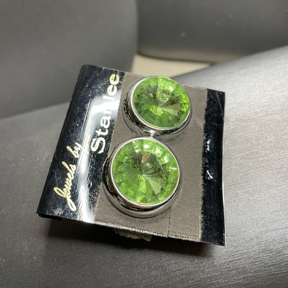Jewels By Stanlee Green Rivoli Headlamp Post Earrings Vintage NOS silver Tone. - Picture 2 of 6
